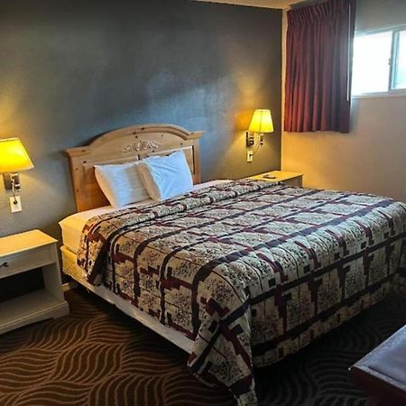 Love Hotels Western Holiday By Oyo At Harlan Lake Ne Alma Exterior foto