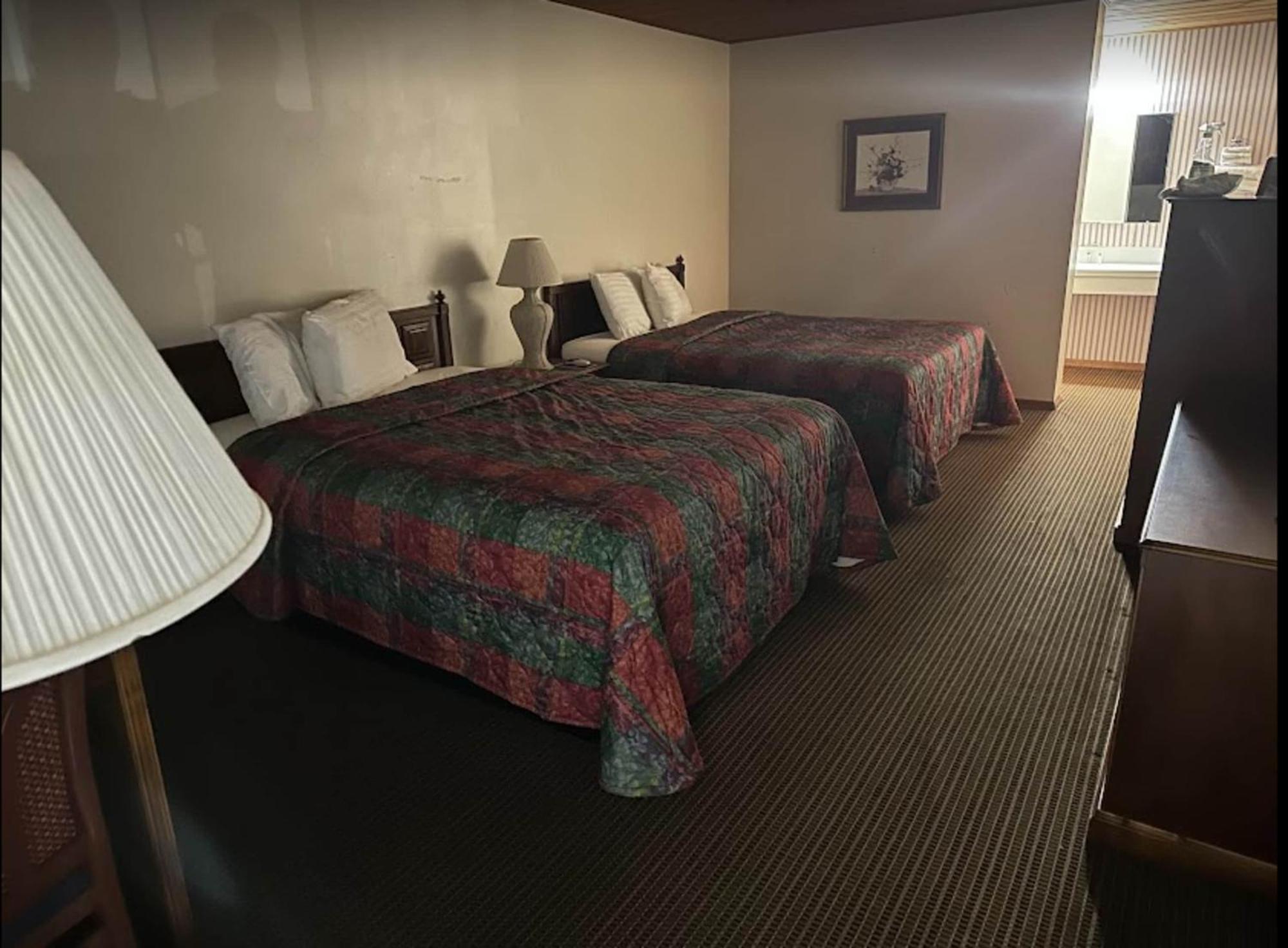 Love Hotels Western Holiday By Oyo At Harlan Lake Ne Alma Exterior foto