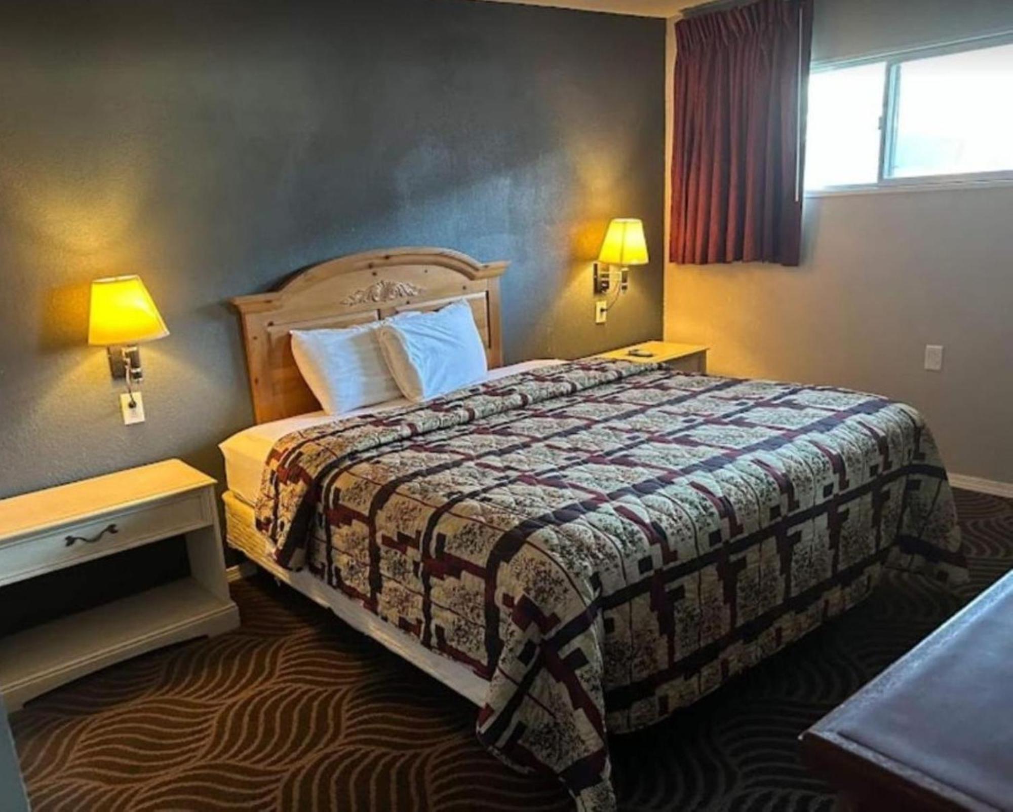 Love Hotels Western Holiday By Oyo At Harlan Lake Ne Alma Exterior foto